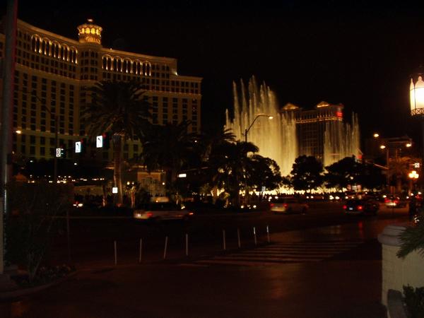 BellagioWater2