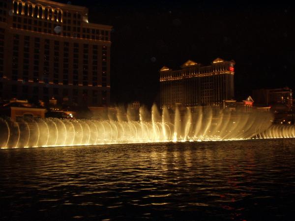 BellagioWater4